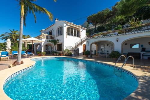 Casa Que Sera by Aguilarent