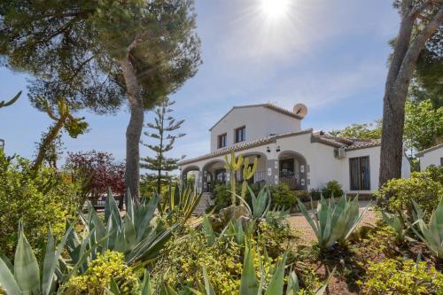 Villa Luna by Aguilarent