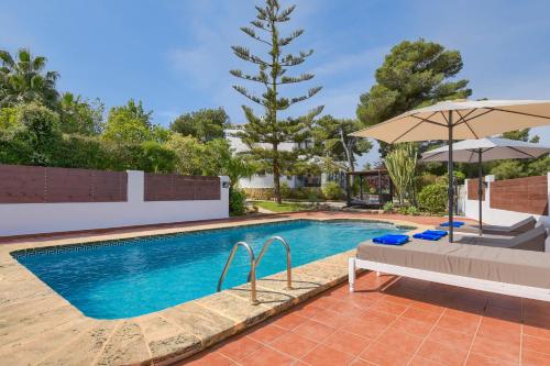 Villa Luna by Aguilarent