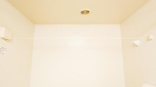 a bathroom with a shower with white walls at Toyoko Inn Hokkaido Sapporo-eki Kita-guchi in Sapporo
