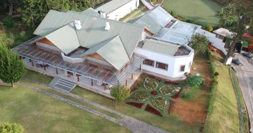 an overhead view of a large white house at W15 Lake Gregory in Nuwara Eliya