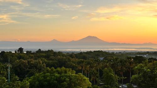 Naturlandskabet i nærheden af resortet