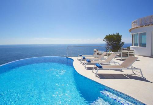 Sueño Azul by Aguilarent