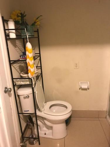 Kúpeľňa v ubytovaní Cozy Guest House Florida, 5801