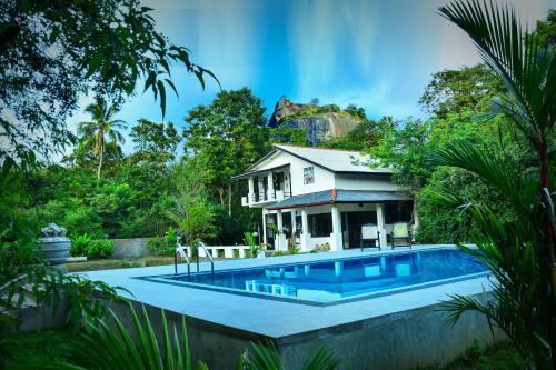 Bazén v ubytování Hotel Sigiriya Kele nebo v jeho okolí