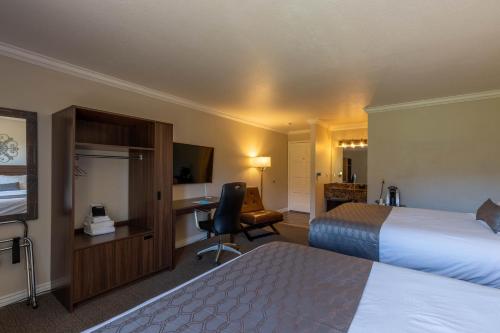 a hotel room with two beds and a desk at Cedars Resort in Sedona
