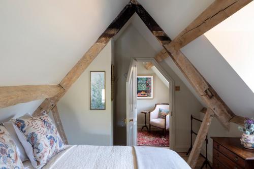 Een bed of bedden in een kamer bij Enderley