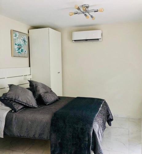 Кровать или кровати в номере Guayabita's House