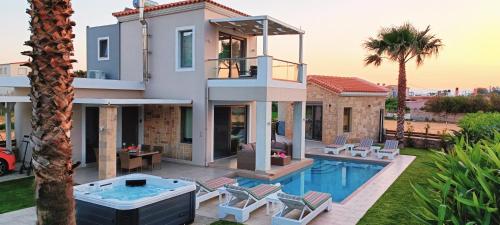 eine Villa mit einem Pool und einem Haus in der Unterkunft Villa Alexandros in Kissamos