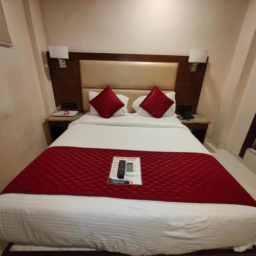 Кровать или кровати в номере Oxford Hotel Powai