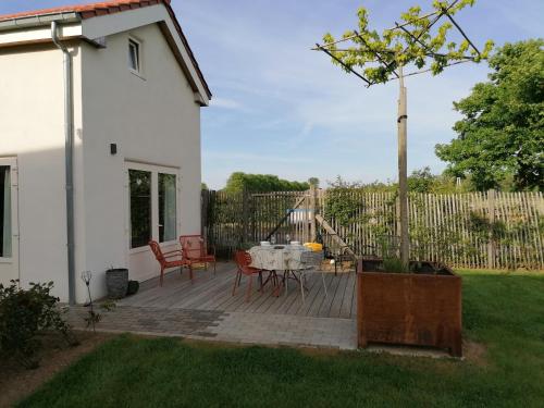 a patio with a table and chairs in a yard at B&B Leybeeckhof in Holsbeek