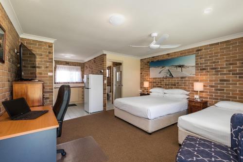 เตียงในห้องที่ Sunshine Coast Airport Motel