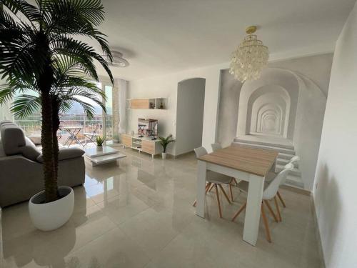Holidays2Malaga Princesa 3 dormitorios, vistas al mar y montaña, terraza y a 200m a la playa