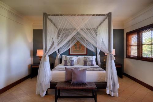 A bed or beds in a room at Villa Nirwana