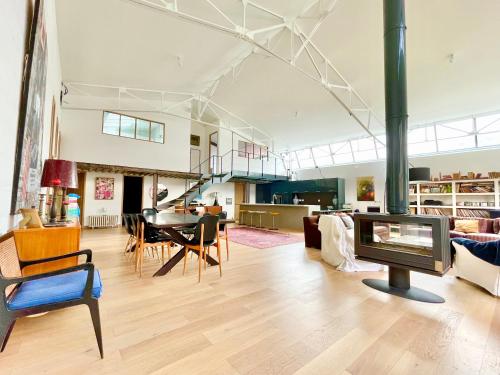 Gallery image of VILLA LE LOFT - CALME & DECO - Patio intime - Salle de Cinéma - Centre Ville in Vannes