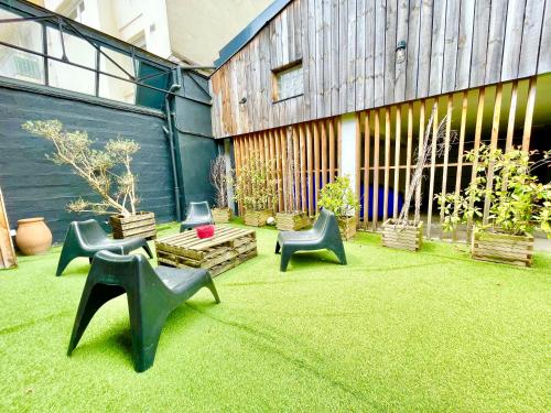 Gallery image of VILLA LE LOFT - CALME & DECO - Patio intime - Salle de Cinéma - Centre Ville in Vannes