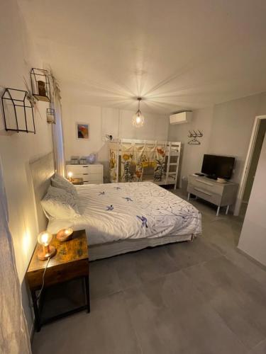 En eller flere senger på et rom på Proche Saint Rémy de Provence