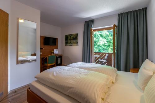 a bedroom with a large bed and a window at Zur Triftsperre in Passau