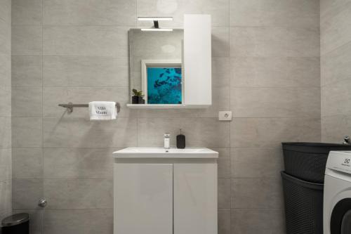 a bathroom with a sink and a mirror at Villa Visum in Šmrika