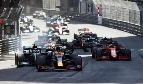 a group of racing cars on a race track at Monaco quartier Monte Carlo magnifique 2 pièces in Monte Carlo
