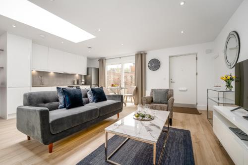 a living room with a couch and a table at Citystay Living - Finch House in Cambridge