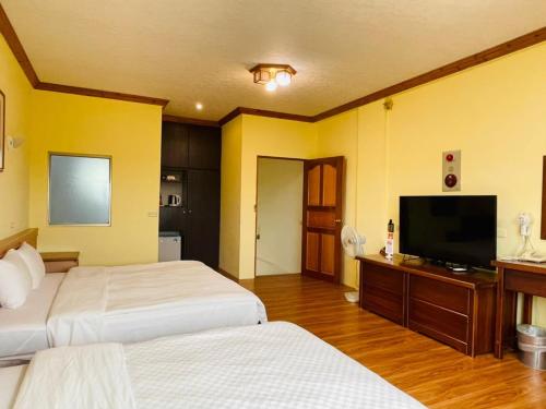 TV a/nebo společenská místnost v ubytování Hotel Jajowan﻿