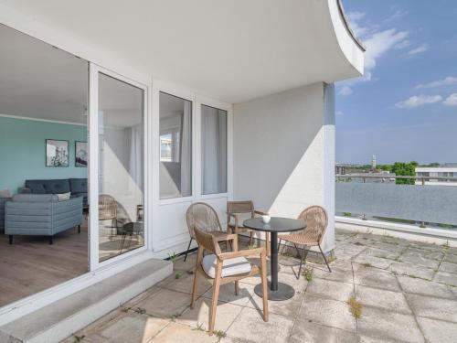 a patio with a table and chairs on a balcony at Limehome Wolfsburg Porschestraße in Wolfsburg