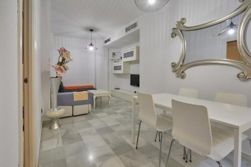 TWO BEDROOMS Leonor Dávalos