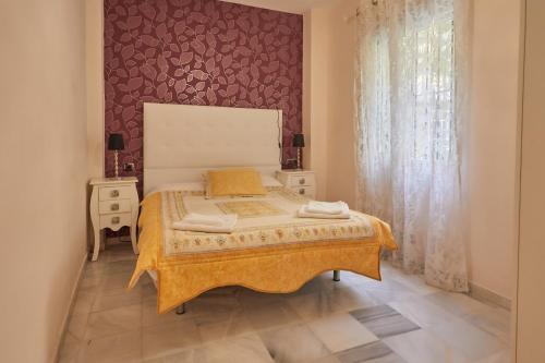 TWO BEDROOMS Leonor Dávalos