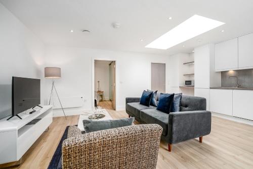 a living room with two couches and a tv at Citystay Living - Finch House in Cambridge