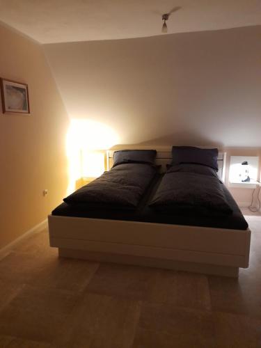 Ένα ή περισσότερα κρεβάτια σε δωμάτιο στο Ferienwohnung Pham
