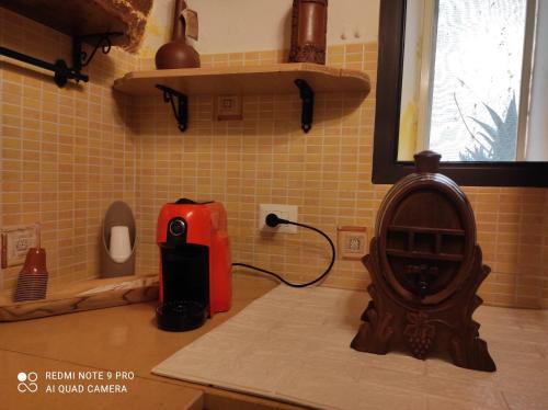 a kitchen with a counter with a red appliance on the counter at Il Tufo D'amare appartamento affitti brevi in Rutigliano