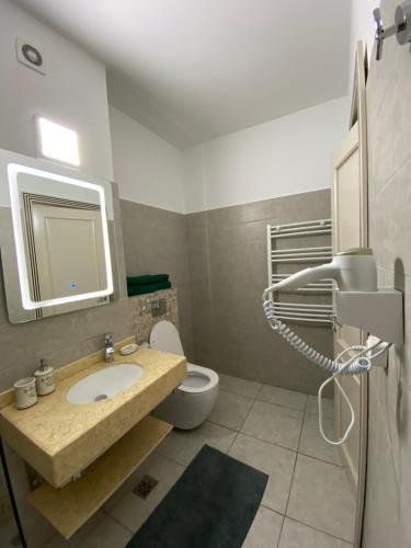 Salle de bains dans l'établissement Apartament Miramare Mamaia Nord