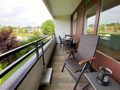 a balcony with two chairs and a table at Ferienwohnung Ostseetraum in Damp