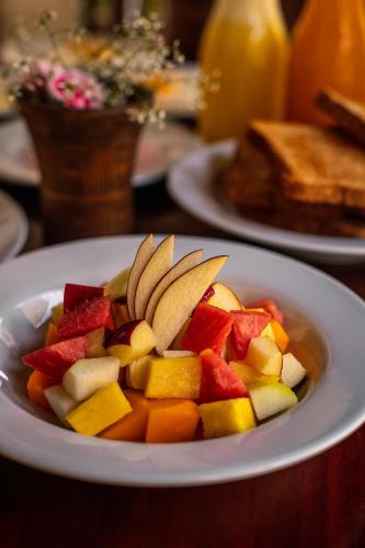 a bowl of fruit on a plate on a table at Hotel Fundo Achamaqui in Chachapoyas
