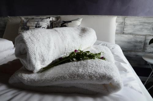a towel animal sitting on top of a bed at Atmosfere Charme & Country in Udine