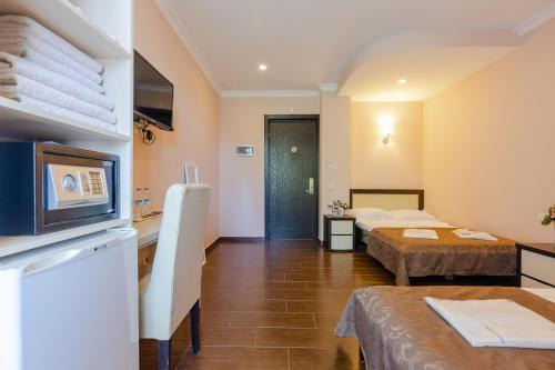 Kuchyň nebo kuchyňský kout v ubytování GNS Hotel