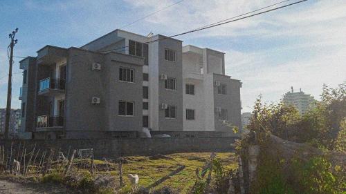 Budova, kde se aparthotel nachází