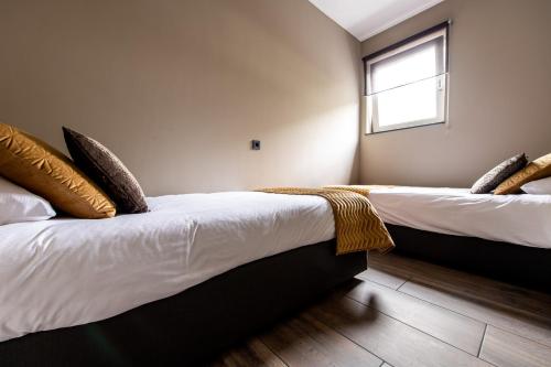 two beds sitting next to each other in a room at Maashof in Venlo