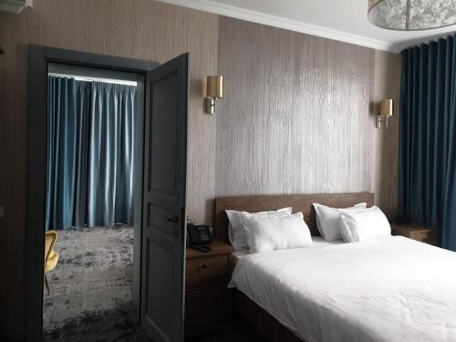 a hotel room with a bed and a window at HOTEL ANGEL SOFIA in Fălticeni
