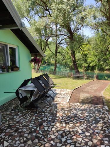  Kuca Delić -  Room  picture :   Shower    TV    Air conditioning                           