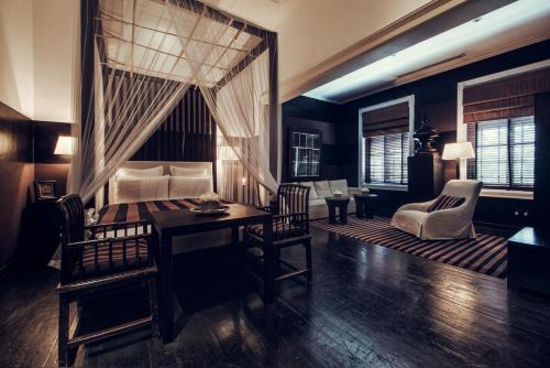 a living room with a dining room table and chairs at Paradise Road Tintagel Colombo in Colombo