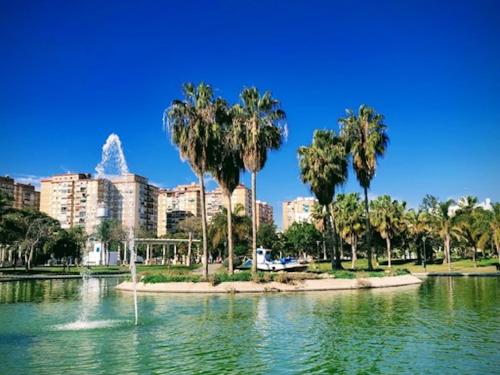 Holidays2Malaga Princesa 3 dormitorios, vistas al mar y montaña, terraza y a 200m a la playa