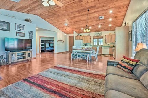 Happy Jack Cabin with Spacious Deck and Fire Pit – Photos 2