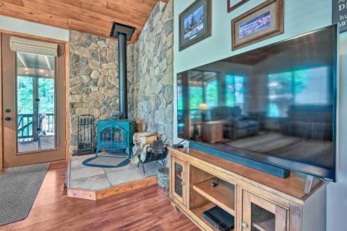 Happy Jack Cabin with Spacious Deck and Fire Pit – Photos 3