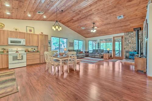 Happy Jack Cabin with Spacious Deck and Fire Pit – Photos 5