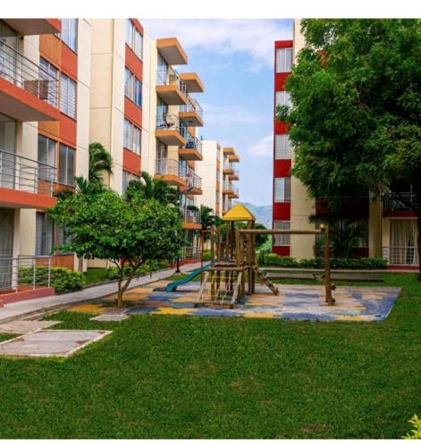 a playground in the courtyard of a apartment building at Apartamento vacacional en Flandes tolima in Flandes