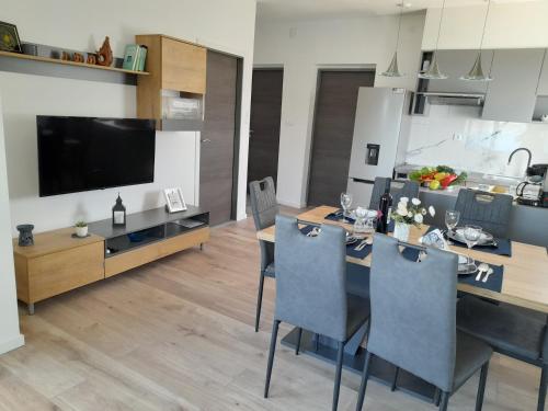 Η κουζίνα ή μικρή κουζίνα στο Apartman prvi red do mora