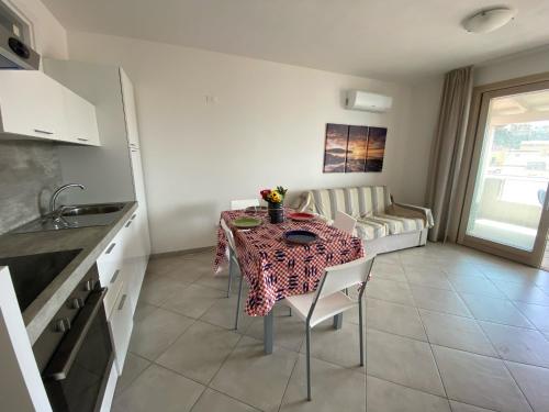 A kitchen or kitchenette at Appartamento Carlo Alberto