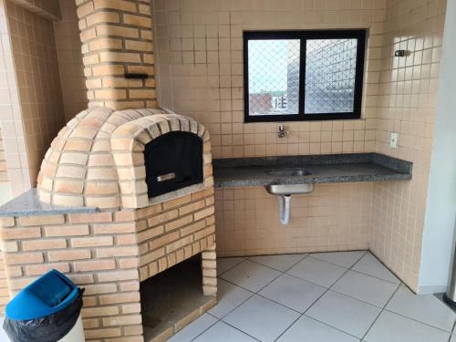 a brick oven in a bathroom with a sink at No melhor da Jatiuca in Maceió